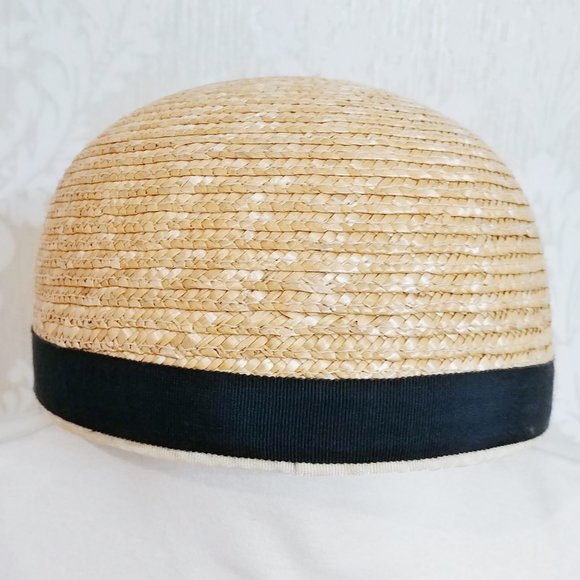 Vintage Straw Hat with Long Bill and Cameo Accent - Picture 4 of 5
